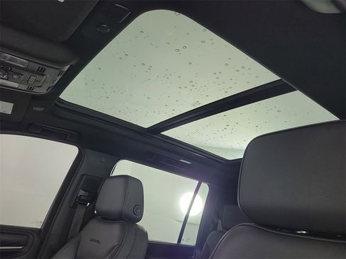 Used 2022 GMC Yukon XL Denali w/ Denali Premium Package image 18