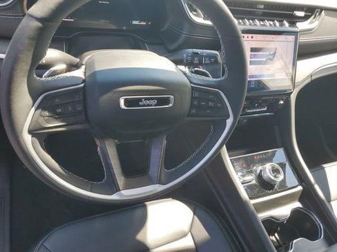 Used 2024 Jeep Grand Cherokee Limited AWD/4WD image 19