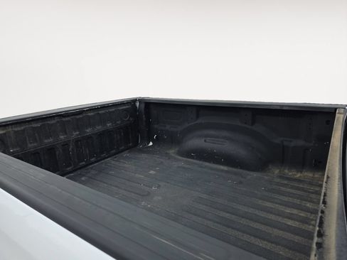 Used 2019 RAM 1500 Laramie AWD/4WD image 12