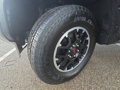 Certified 2025 Toyota Tacoma TRD Off-Road image 32