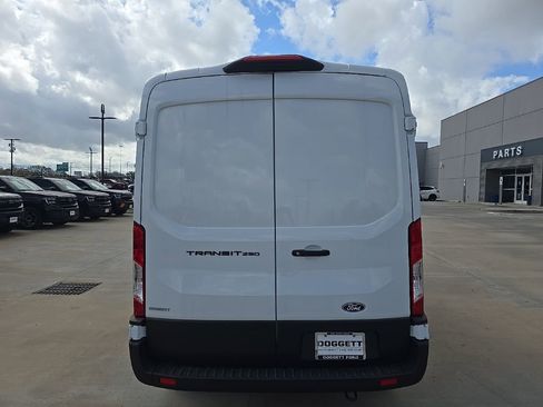 New 2026 Ford Transit 250 148 Medium Roof w/ Load Area Protection Package RWD image 7
