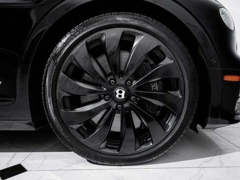 Certified 2022 Bentley Flying Spur V8 image 17