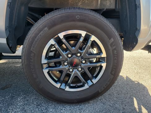 Used 2025 Toyota Tacoma TRD Sport RWD image 9