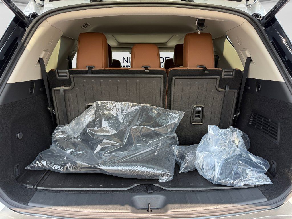 New 2026 Nissan Pathfinder Platinum AWD/4WD image 19