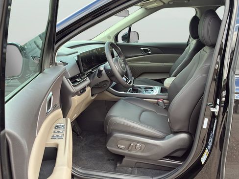 New 2026 Kia Carnival EX FWD image 13
