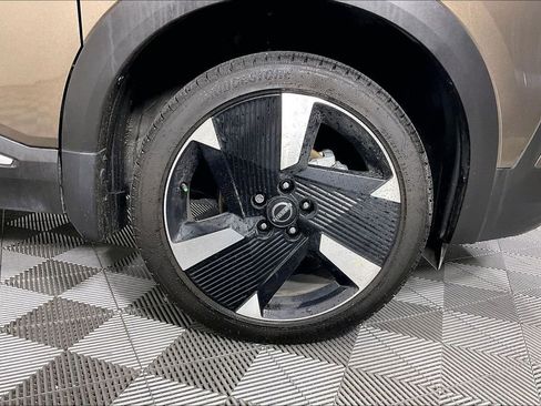 Used 2025 Nissan Kicks SR FWD image 11