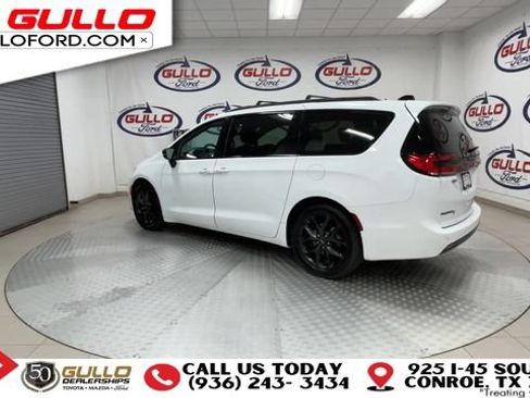 Used 2024 Chrysler Pacifica Limited w/ S Appearance Package FWD image 6