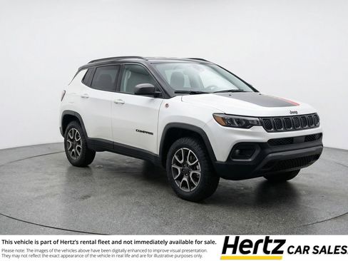 Used 2025 Jeep Compass Trailhawk AWD/4WD image 1