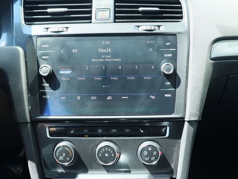 Used 2018 Volkswagen Golf SE image 44