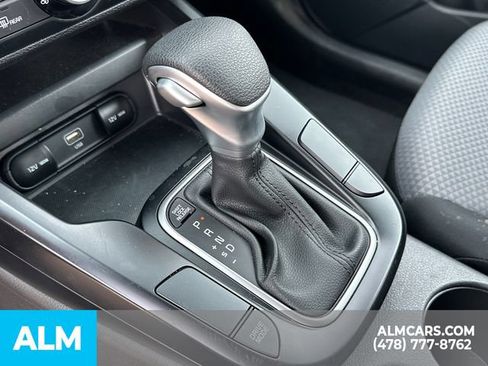 Used 2025 Kia Soul LX w/ LX Technology Package FWD image 34