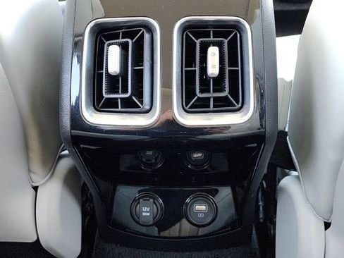 Certified 2023 Kia Sorento SX FWD image 21