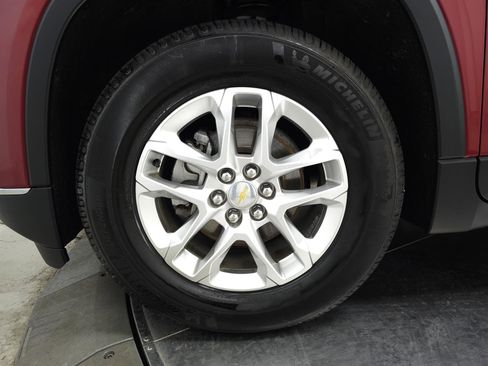 Used 2019 Chevrolet Traverse LT image 11
