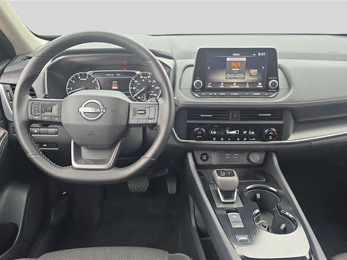 Used 2025 Nissan Rogue SV FWD image 9