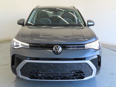 Used 2026 Volkswagen Taos SE FWD image 9