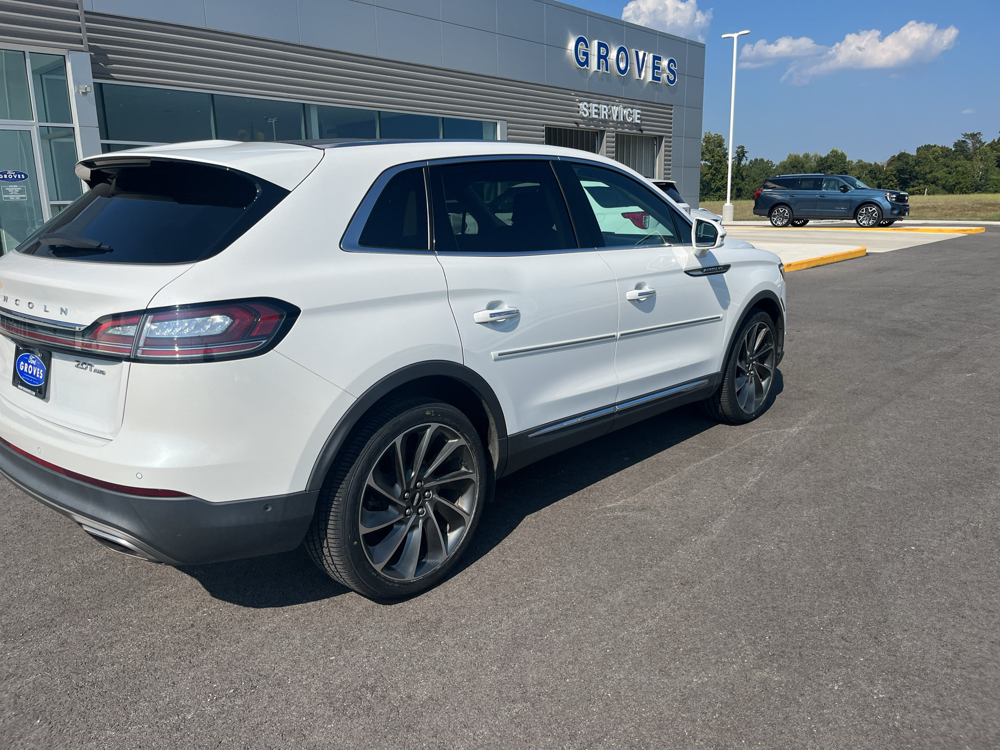 Used 2020 Lincoln Nautilus Reserve w/ Equipment Group 201A AWD/4WD image 5