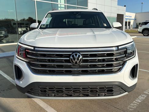 Used 2024 Volkswagen Atlas SE FWD image 3