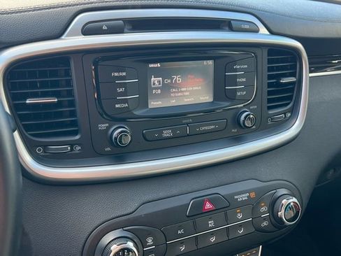 Used 2016 Kia Sorento LX w/ LX Convenience Package image 20