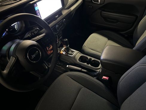 Used 2025 Jeep Wrangler Unlimited Sport S 4xe AWD/4WD image 9