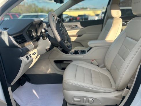 Used 2021 GMC Acadia Denali w/ Denali Technology Package image 13