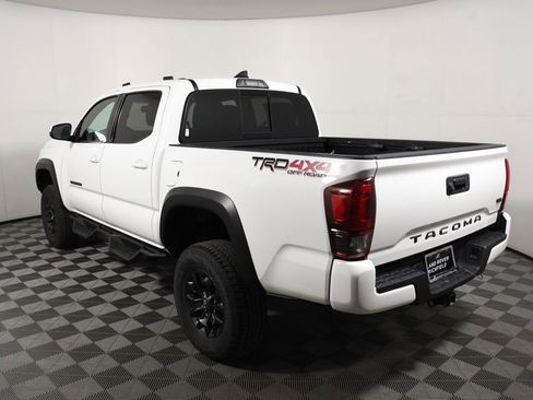 Used 2019 Toyota Tacoma TRD Off-Road AWD/4WD image 4