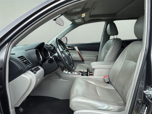 Used 2013 Toyota Highlander Limited FWD image 17