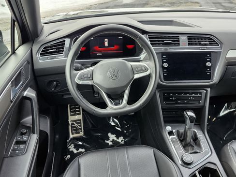 Used 2023 Volkswagen Tiguan SE R-Line image 25