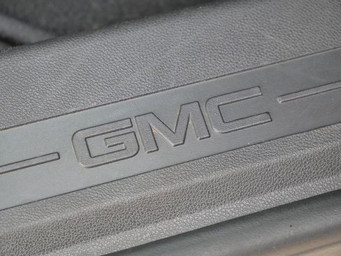 Used 2024 GMC Terrain SLT AWD/4WD image 20