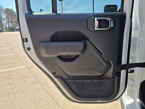 Used 2025 Jeep Wrangler Unlimited Rubicon 4xe w/ Safety Group AWD/4WD image 19