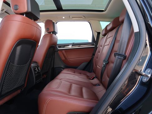 Used 2015 Volkswagen Touareg Executive image 42