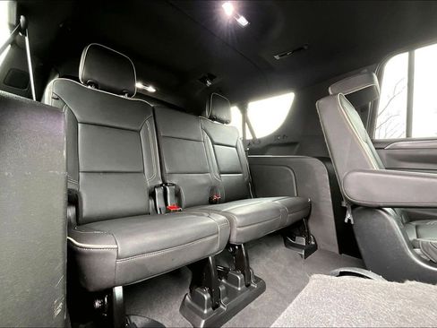 Used 2023 GMC Yukon XL SLT w/ SLT Premium Package image 27