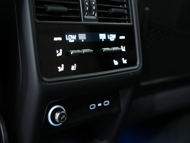Certified 2026 Porsche Cayenne AWD/4WD image 30