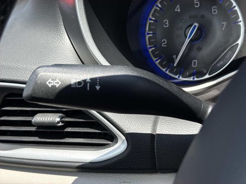 Used 2023 Chrysler Pacifica Touring-L FWD image 16
