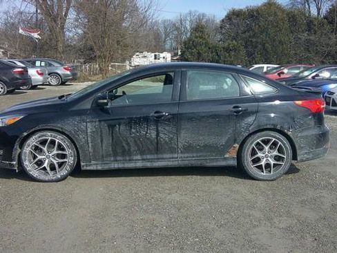 Used 2016 Ford Focus SE w/ SE Sport Package image 5