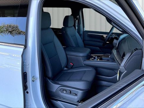 New 2026 Chevrolet Suburban LS RWD image 5