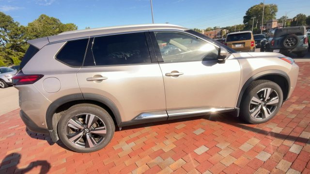 Used 2022 Nissan Rogue Platinum w/ Head-Up Display Package AWD/4WD image 2