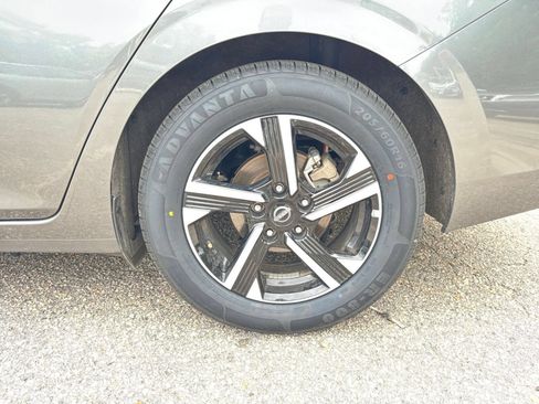 Used 2025 Nissan Sentra SV FWD image 27
