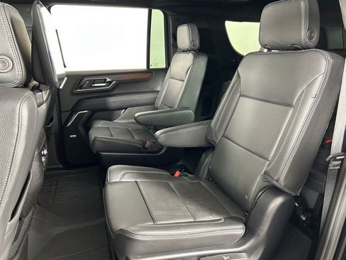 Used 2025 GMC Yukon XL Denali w/ Denali Reserve Package image 15