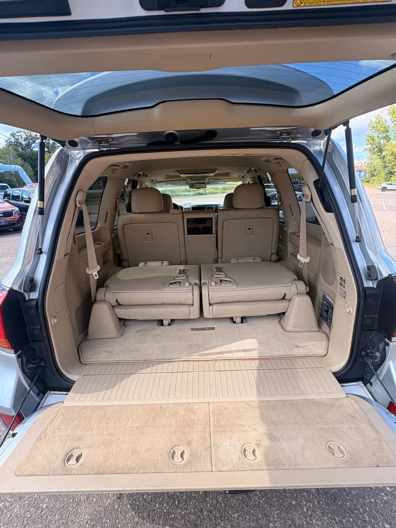 Used 2011 Lexus LX 570 4WD w/ Luxury Pkg image 50