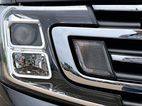 Used 2019 Ford Expedition XLT w/ Equipment Group 202A AWD/4WD image 30