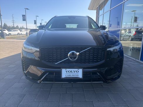 Used 2025 Volvo XC60 B5 Plus AWD/4WD image 3