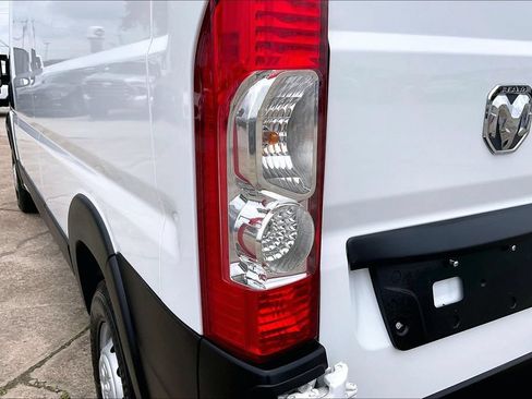 Used 2025 RAM ProMaster 2500 w/ Convenience Group FWD image 17