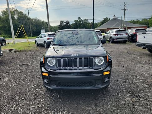 Used 2023 Jeep Renegade Latitude AWD/4WD image 6