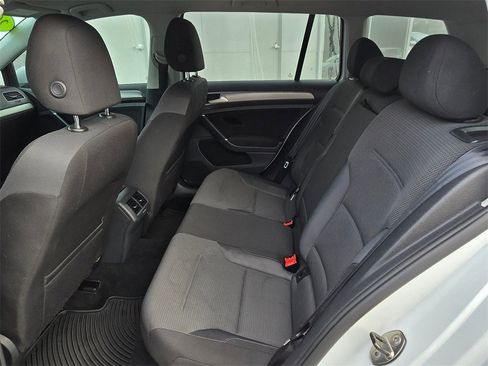 Used 2016 Volkswagen Golf S image 18