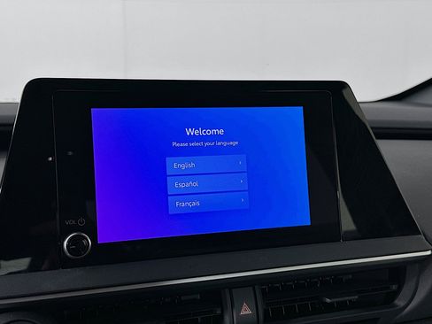 Used 2024 Toyota Prius LE image 19