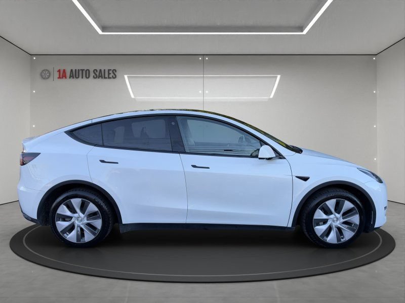 Used 2022 Tesla Model Y Long Range AWD/4WD image 6