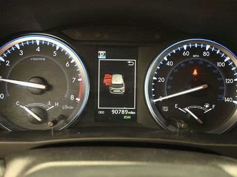 Used 2019 Toyota Highlander SE image 8