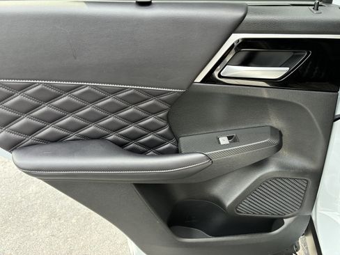 Used 2024 Mitsubishi Outlander SEL FWD image 16