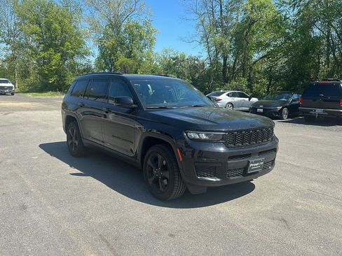 Used 2022 Jeep Grand Cherokee L Laredo image 3