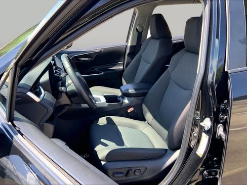 Used 2024 Toyota RAV4 XLE w/ Weather Package AWD/4WD image 8