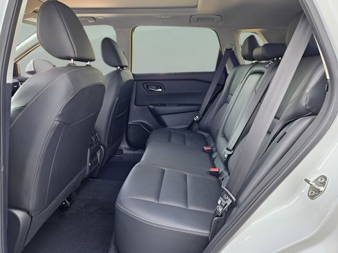 Used 2024 Nissan Rogue SL w/ SL Premium Package image 15